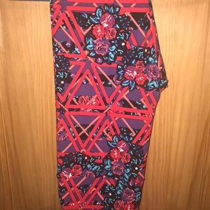 NWT TC LLR Triple Layer Red Roses Print Leggings